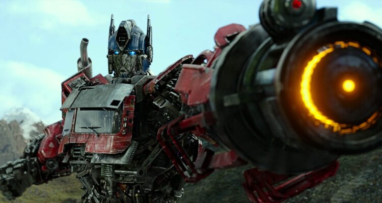 Optimus Prime points cannon offscreen
