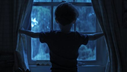 Child looking out the window from Weapons backtothepicture.net movie still